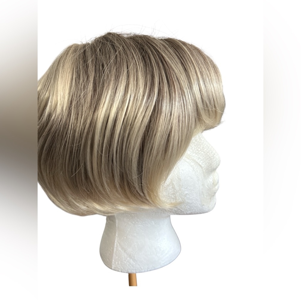 Source Unknown Light Blonde Bob Wig